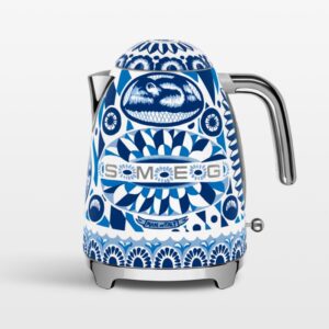 Smeg KLF03DGBEU Hervidor de agua años 50, 1,7 L – Dolce & Gabbana Blu Mediterraneo