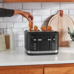 KitchenAid 5KMT4109BBM Tostadora manual de 4 ranuras, palanca de elevación extra – Negro