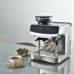 Cafetera Espresso Adexa BDCM602 con Molinillo y Pantalla Táctil 20 bar